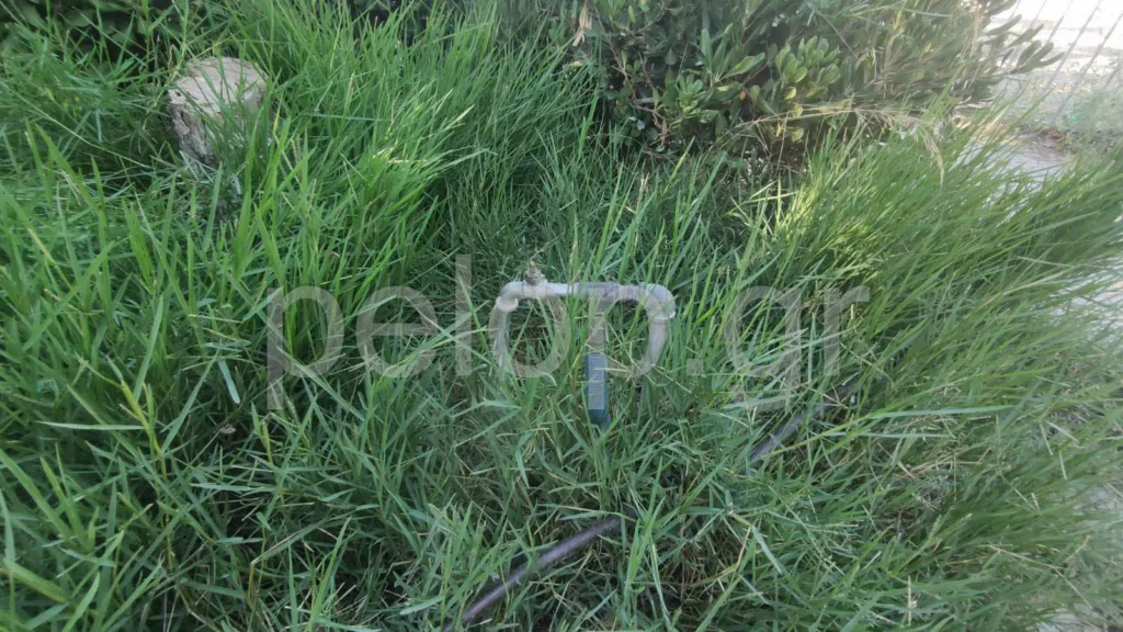 Πάτρα: Χαβούζα αντί για παιδική χαρά πίσω από τα ΚΑΠΗ των Προσφυγικών ΦΩΤΟ