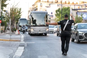 Οδηγός σχολικού λεωφορείου κινείτο ...ανάποδα, τι έδειξαν οι έλεγχοι της ΕΛΑΣ