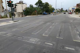 Πάτρα: Γιατί «λερώνονται» οι «έξυπνες» διαβάσεις – Τις πλένουν και ξαναμαυρίζουν μετά από λίγες μέρες