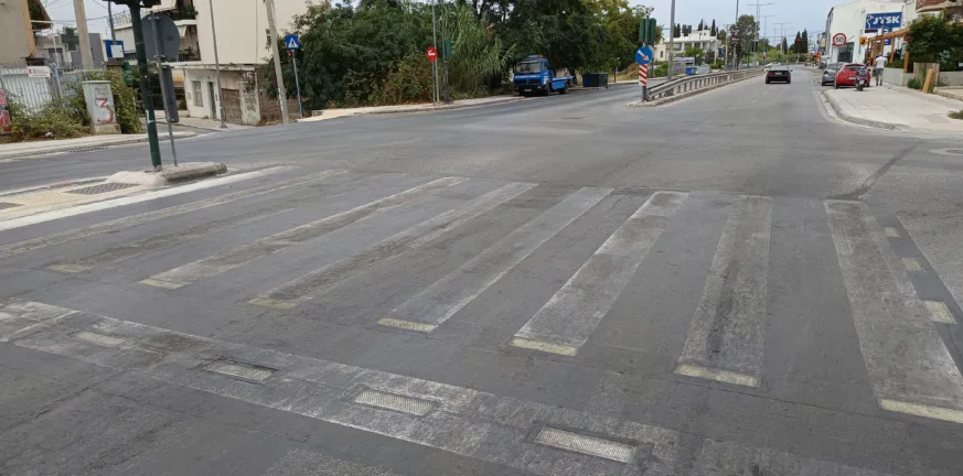 Πάτρα: Γιατί «λερώνονται» οι «έξυπνες» διαβάσεις - Τις πλένουν και ξαναμαυρίζουν μετά από λίγες μέρες Πάτρα: Γιατί «λερώνονται» οι «έξυπνες» διαβάσεις - Τις πλένουν και ξαναμαυρίζουν μετά από λίγες μέρες