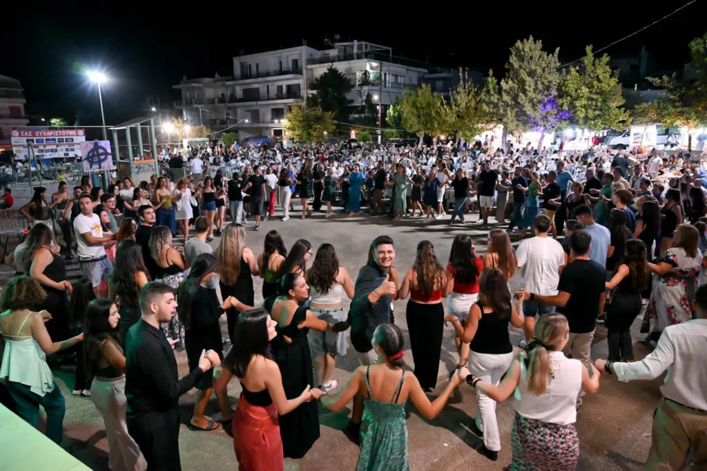 Χρώματα, ενθουσιασμός και χαμόγελα σε τριήμερο γλέντι στους Αμπελόκηπους ΦΩΤΟ
