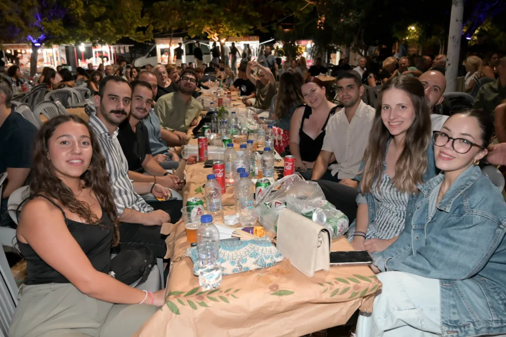 Χρώματα, ενθουσιασμός και χαμόγελα σε τριήμερο γλέντι στους Αμπελόκηπους ΦΩΤΟ