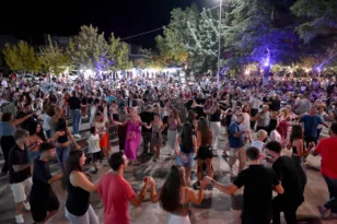 Χρώματα, ενθουσιασμός και χαμόγελα σε τριήμερο γλέντι στους Αμπελόκηπους