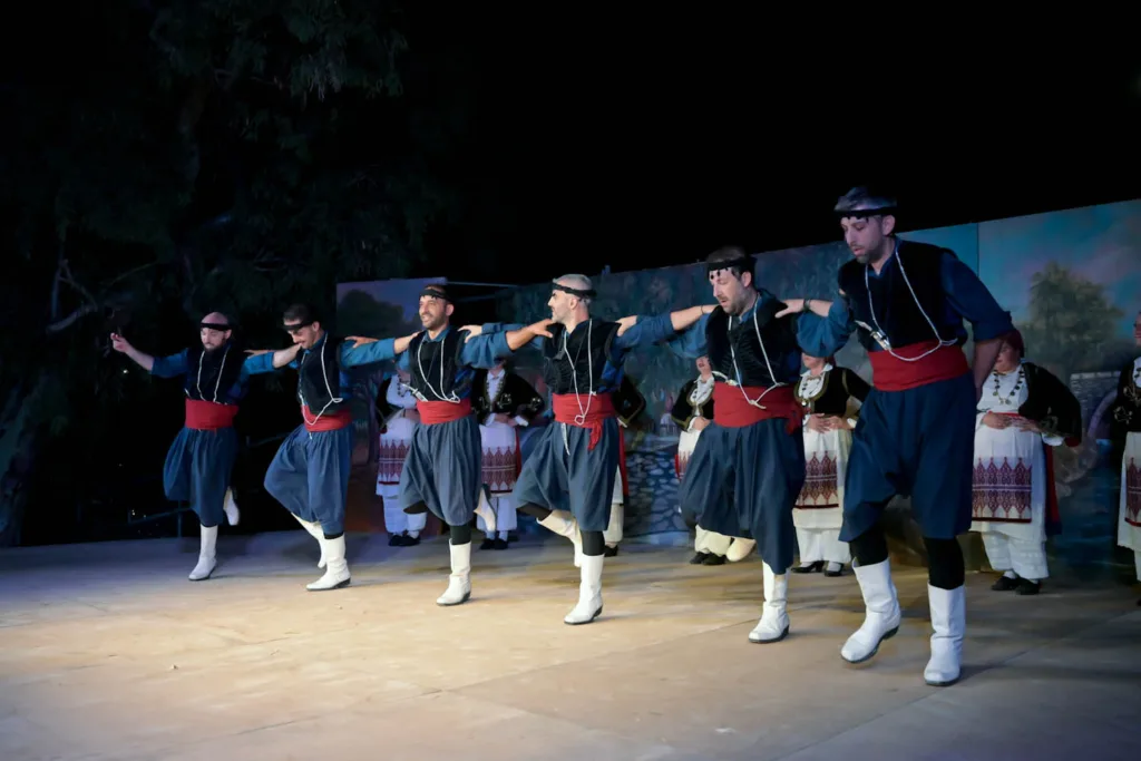 Χρώματα, ενθουσιασμός και χαμόγελα σε τριήμερο γλέντι στους Αμπελόκηπους ΦΩΤΟ