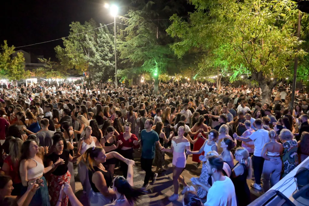 Χρώματα, ενθουσιασμός και χαμόγελα σε τριήμερο γλέντι στους Αμπελόκηπους ΦΩΤΟ