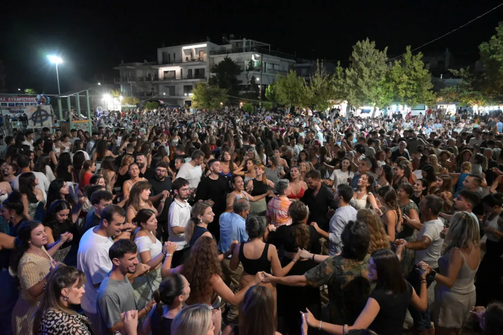 Χρώματα, ενθουσιασμός και χαμόγελα σε τριήμερο γλέντι στους Αμπελόκηπους ΦΩΤΟ