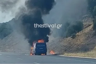 Φλόγες τύλιξαν φορτηγό στην Εγνατία ΒΙΝΤΕΟ
