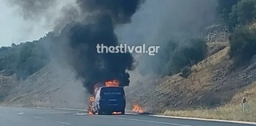 Φλόγες τύλιξαν φορτηγό στην Εγνατία ΒΙΝΤΕΟ Φλόγες τύλιξαν φορτηγό στην Εγνατία ΒΙΝΤΕΟ
