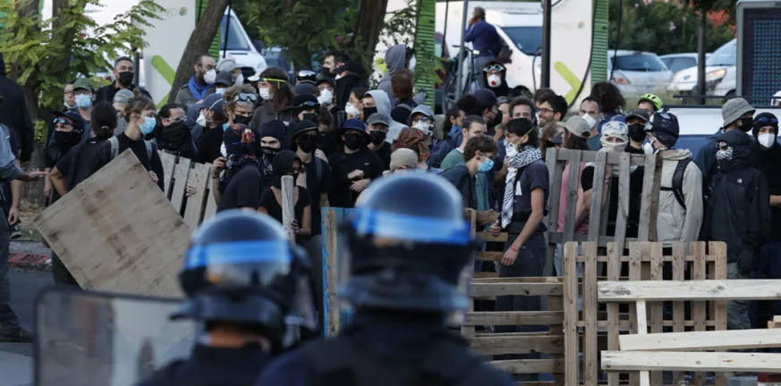 Γαλλία: Χάος, 300 συλλήψεις και τραυματίες Γαλλία: Χάος, 300 συλλήψεις και τραυματίες