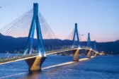 Η Γέφυρα φωτίζεται για τον Σταύρο Ξαρχάκο