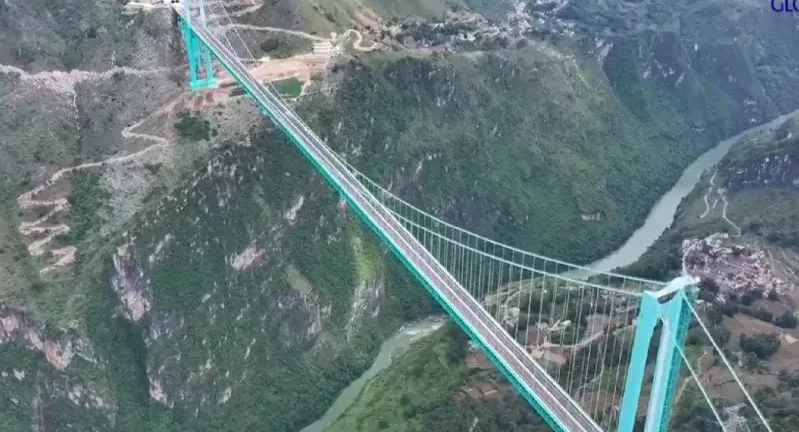 Κίνα: Δόθηκε στην κυκλοφορία η ψηλότερη γέφυρα του κόσμου ΒΙΝΤΕΟ