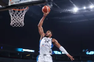 ΝΒΑ και FIBA αποθεώνουν τον Αντετοκούνμπο μετά την πρόκριση της Ελλάδας στους «8» του Eurobasket