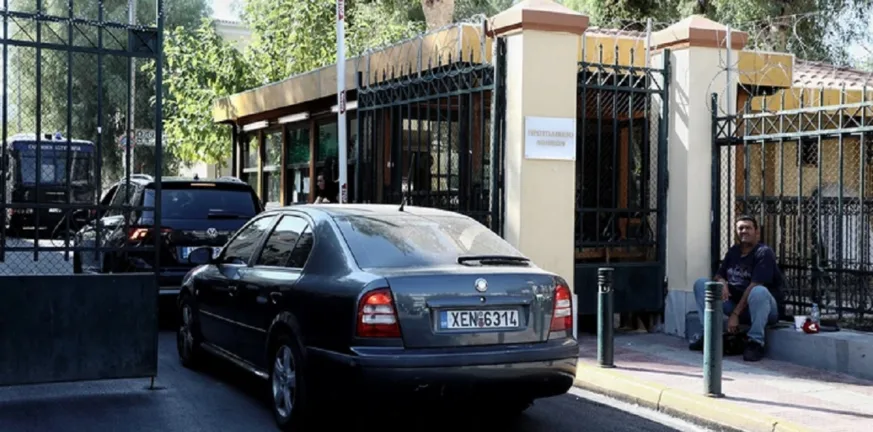 Ποινική δίωξη για «φακελάκι» στον διευθυντή της Καρδιοχειρουργικής του Ιπποκρατείου – Συνελήφθη με 5.000 ευρώ προσημειωμένα Ποινική δίωξη για «φακελάκι» στον διευθυντή της Καρδιοχειρουργικής του Ιπποκρατείου – Συνελήφθη με 5.000 ευρώ προσημειωμένα