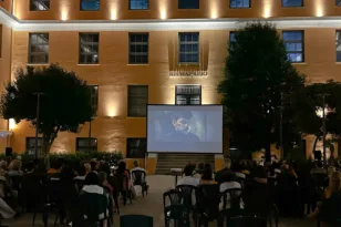 Πάτρα: Το «Κοπρόσκυλο» συνεχίζει το ταξίδι του Δημοτικού Κινητού Κινηματογράφου