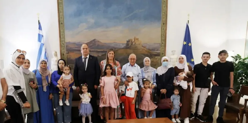 Στη Βουλή τα παιδιά της Γάζας: Καλωσόρισμα από Κακλαμάνη και Κωνσταντοπούλου Στη Βουλή τα παιδιά της Γάζας: Καλωσόρισμα από Κακλαμάνη και Κωνσταντοπούλου
