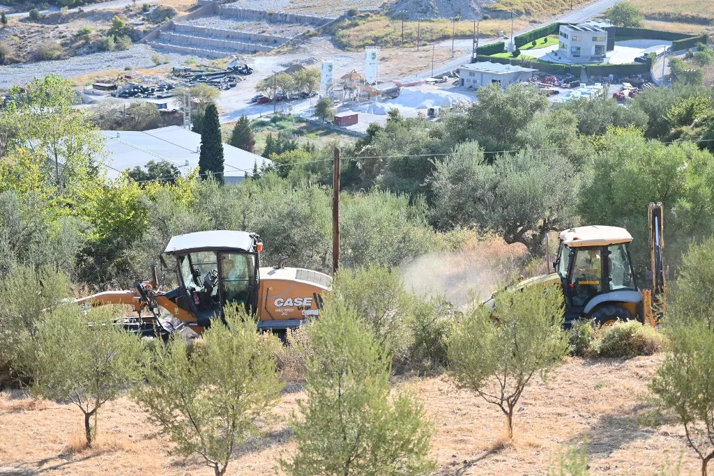 Μετά τις πυρκαγιές του Αυγούστου: Συνεχίζονται οι καθαρισμοί ρεμάτων από τον Δήμο Πατρέων ΦΩΤΟ