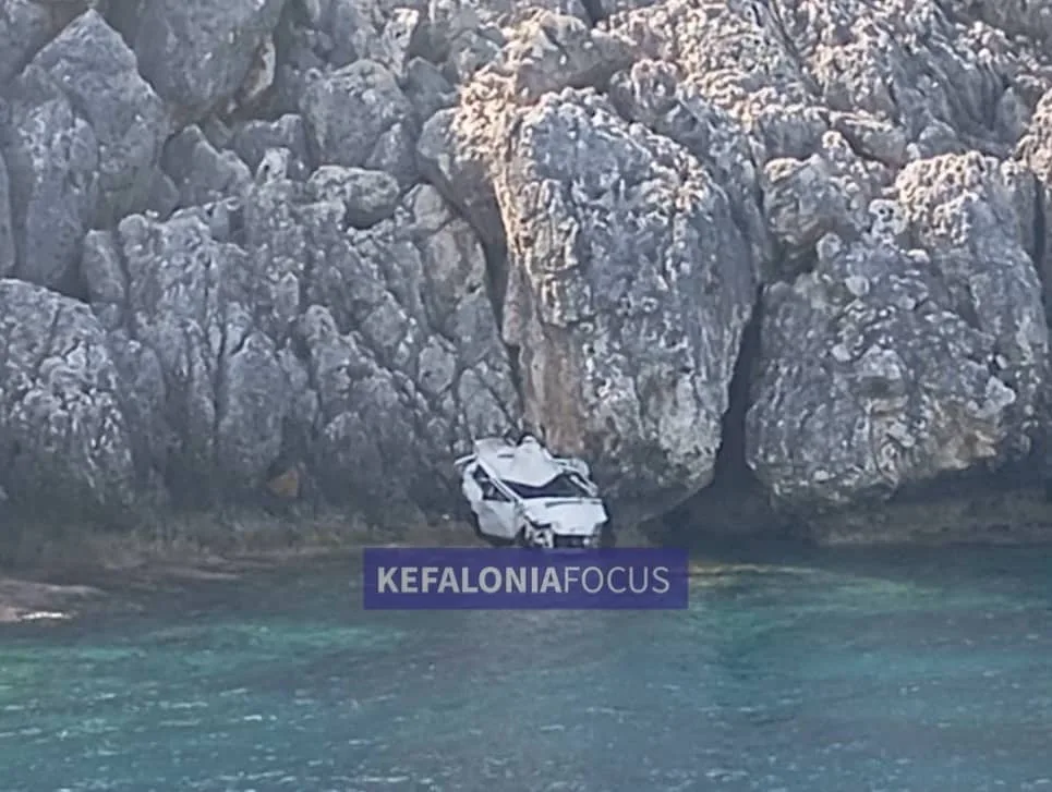 Η Κεφαλονιά θρηνεί: 23χρονος χάθηκε όταν το αυτοκίνητό του βυθίστηκε στη θάλασσα