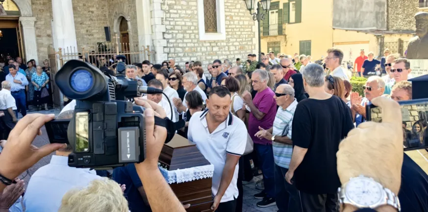 Μεσολόγγι: Το τελευταίο “πλάνο” για τον καμεραμάν Γιώργο Παυλάκη - Ήταν όλοι εκεί για να τον αποχαιρετήσουν ΦΩΤΟ Μεσολόγγι: Το τελευταίο “πλάνο” για τον καμεραμάν Γιώργο Παυλάκη - Ήταν όλοι εκεί για να τον αποχαιρετήσουν ΦΩΤΟ