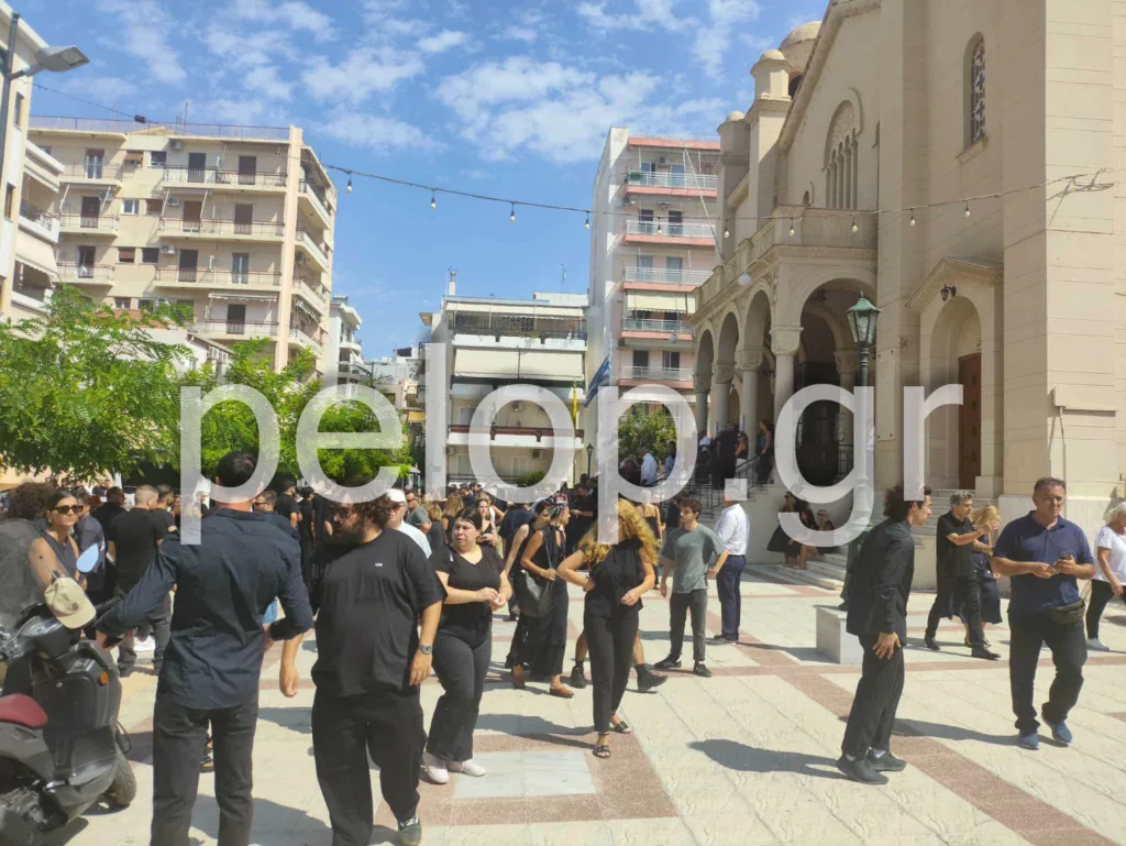 Σπαραγμός στην Πάτρα: «Καλό ταξίδι Δημήτρη», το τελευταίο αντίο στον 27χρονο ανθυποπλοίαρχο ΦΩΤΟ