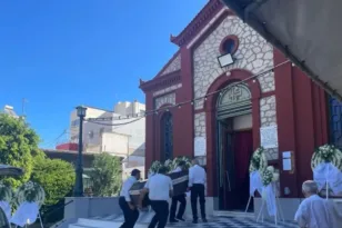 “Μενεξέδες και Ζουμπούλια”… Ύστατος αποχαιρετισμός στην Τιτίκα Βασιλοπούλου, τη γιαγιά-ηρωίδα της Πάτρας