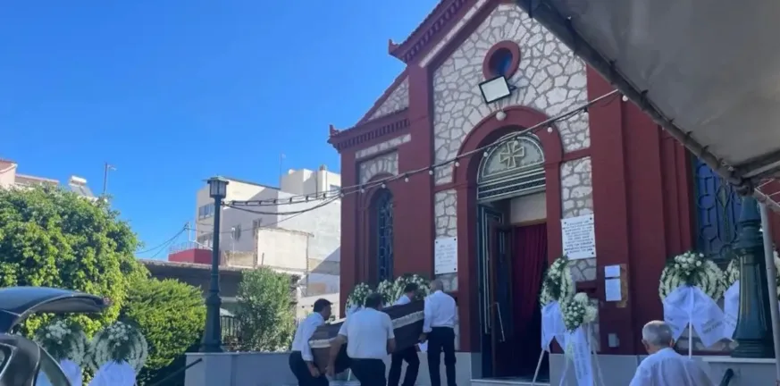 “Μενεξέδες και Ζουμπούλια”… Ύστατος αποχαιρετισμός στην Τιτίκα Βασιλοπούλου, τη γιαγιά-ηρωίδα της Πάτρας “Μενεξέδες και Ζουμπούλια”… Ύστατος αποχαιρετισμός στην Τιτίκα Βασιλοπούλου, τη γιαγιά-ηρωίδα της Πάτρας