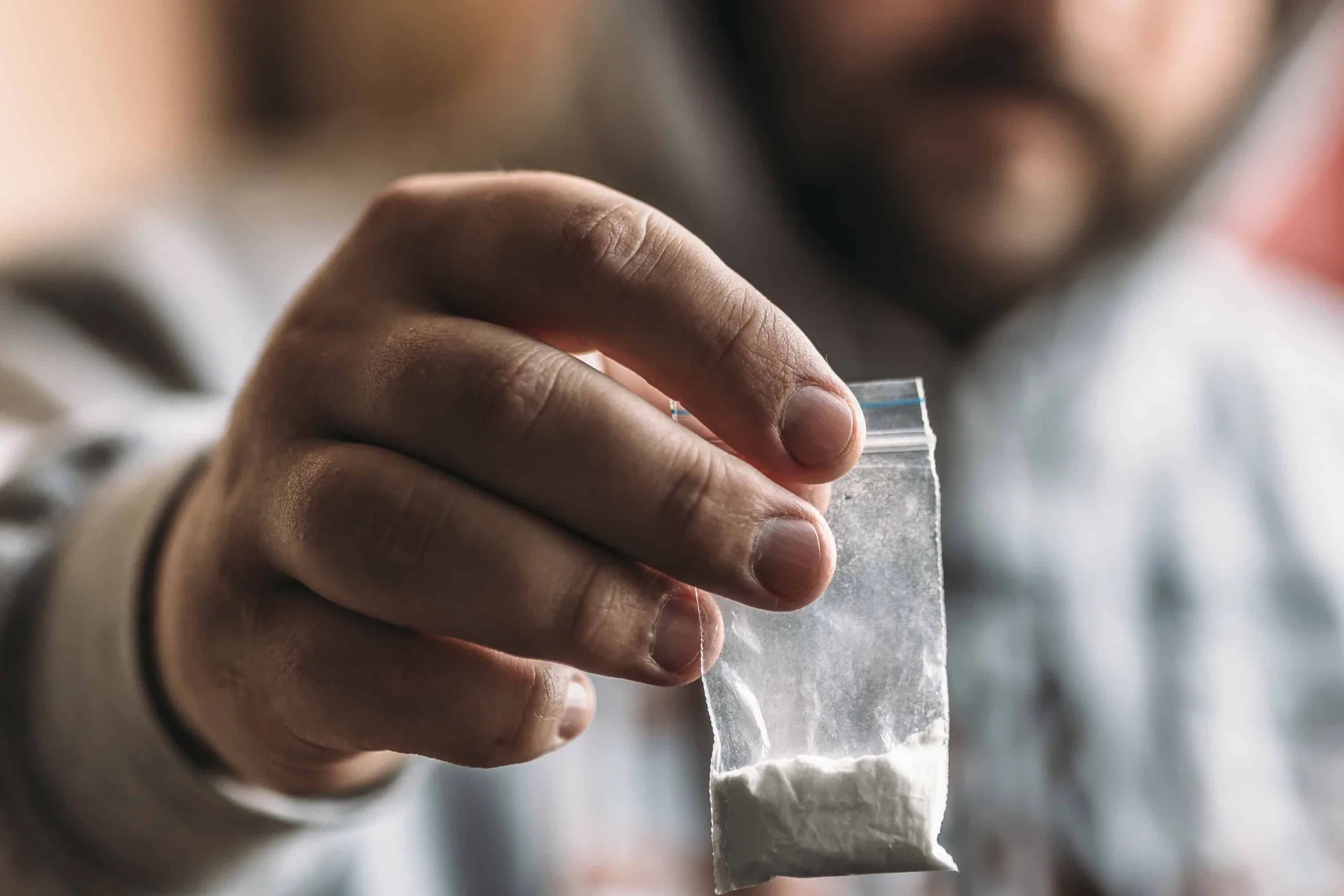 Εντοπίστηκε γκάνγκστερ με 50,6 γραμμάρια κοκαΐνης έξω από την οικία του – Αποκαλύψεις από την έρευνα