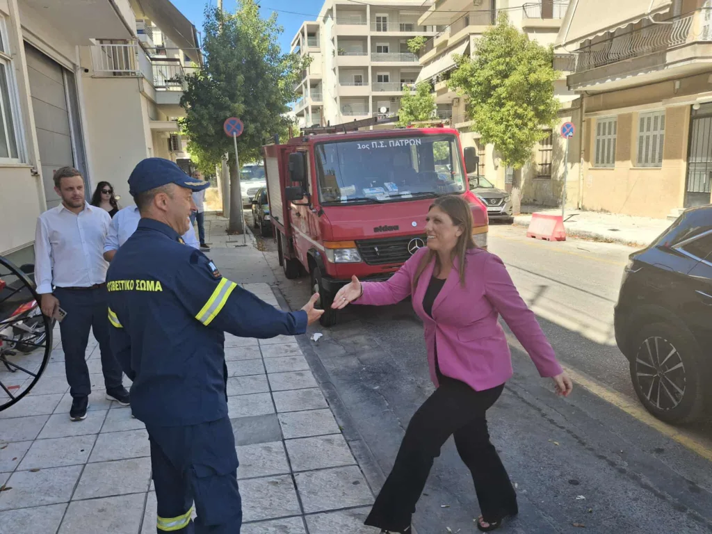 Πάτρα: Γεμάτη αιχμές η περιοδεία της Ζωής Κωνσταντοπούλου - «Πολεμάμε τις φωτιές με σφεντόνες» Πάτρα: Γεμάτη αιχμές η περιοδεία της Ζωής Κωνσταντοπούλου - «Πολεμάμε τις φωτιές με σφεντόνες»