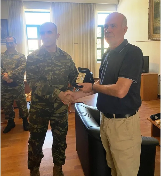 Πάτρα: Ο Αρχηγός ΓΕΣ στο ΚΕΤΧ, επιθεώρηση και βραβεύσεις ΦΩΤΟ Ο Αρχηγός ΓΕΣ με τον Απόστολο Κόγκα