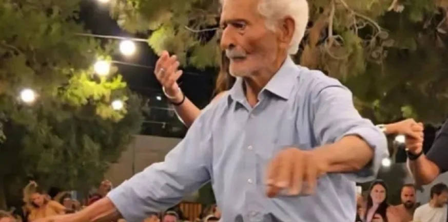 Ο «χορευταράς παππούς» της Σχοινούσας δεν είναι πια εδώ: Αποχαιρετούν τον Γιώργο Κωβαίο στα 92 του