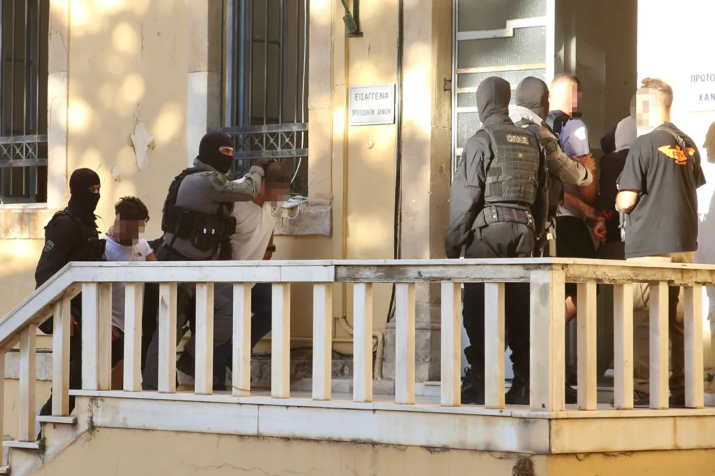 Στον εισαγγελέα οι πρώτοι οκτώ της εγκληματικής οργάνωσης Κρήτης, ΦΩΤΟ