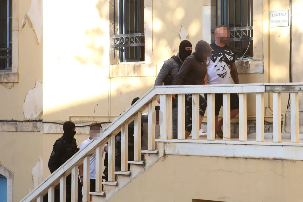 Στον εισαγγελέα οι πρώτοι οκτώ της εγκληματικής οργάνωσης Κρήτης, ΦΩΤΟ