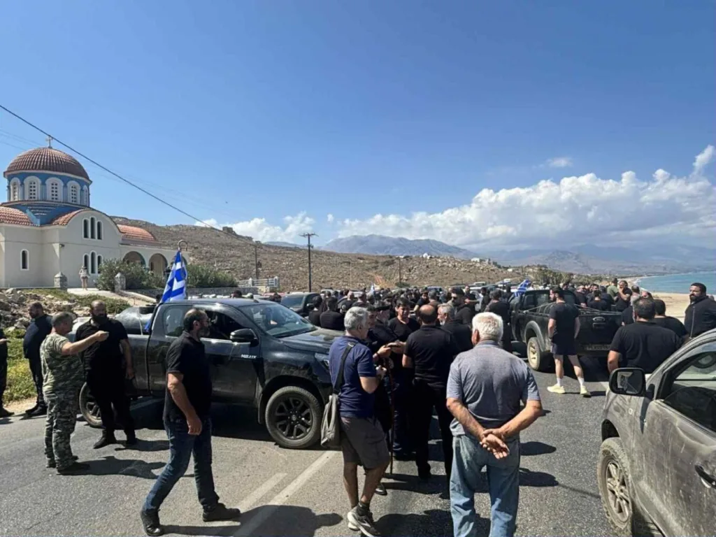 Ηράκλειο: Τέλος τα μπλόκα στο αεροδρόμιο, οι ουρές χιλιόμετρα! ΦΩΤΟ, ΒΙΝΤΕΟ