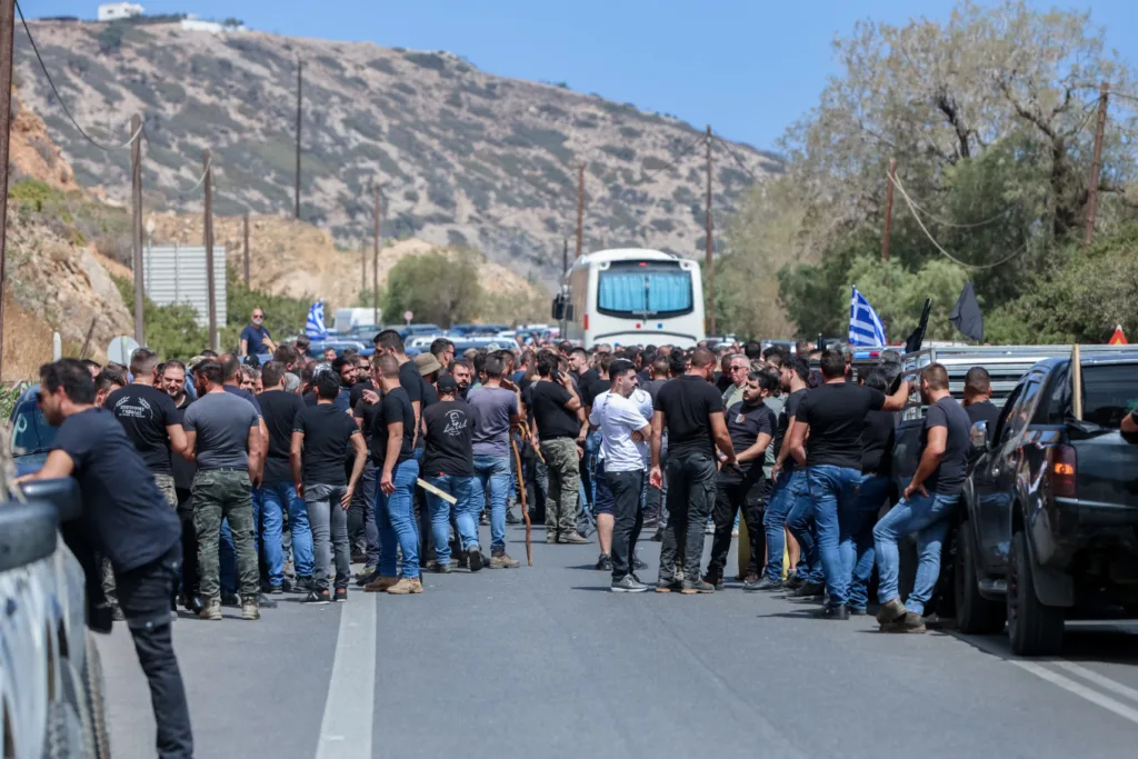 Ηράκλειο: Τέλος τα μπλόκα στο αεροδρόμιο, οι ουρές χιλιόμετρα! ΦΩΤΟ, ΒΙΝΤΕΟ