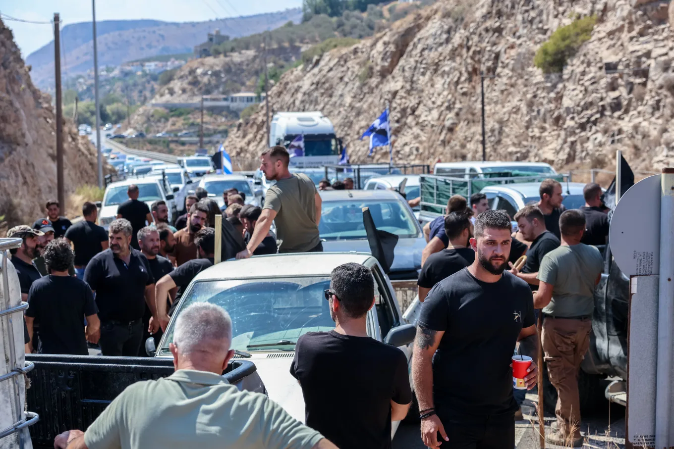 Ηράκλειο: Τέλος τα μπλόκα στο αεροδρόμιο, οι ουρές χιλιόμετρα! ΦΩΤΟ, ΒΙΝΤΕΟ