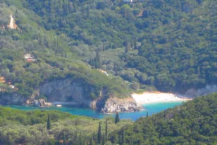 Κέρκυρα: Επιτυχής διάσωση δύο Σκωτσέζων τουριστών από χαράδρα