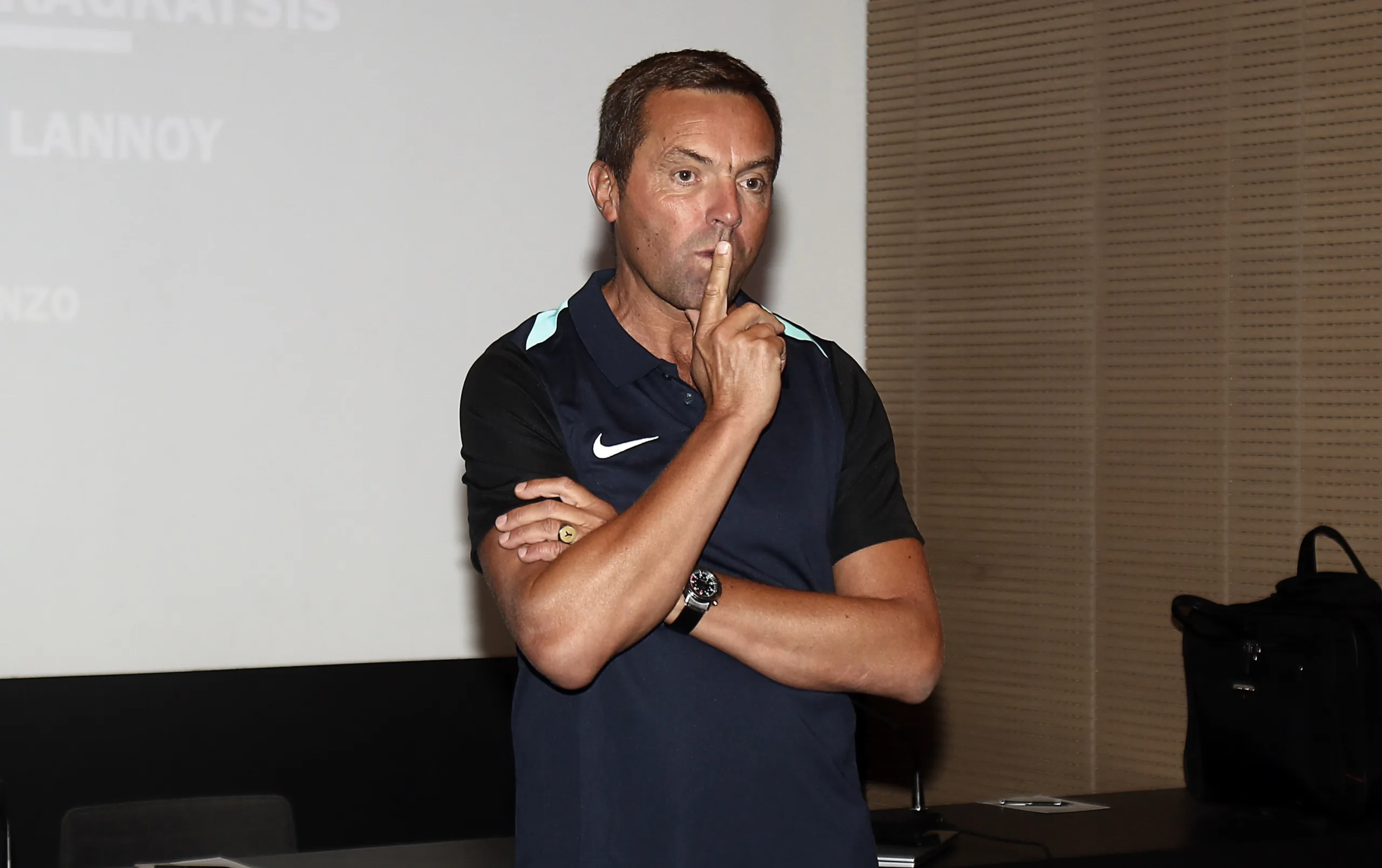 Οι κρίσεις Λανουά: Σωστά ακυρώθηκε το γκολ του Γιόβιτς, κακώς δεν δόθηκε πέναλτι στον Ταρέμι, ΒΙΝΤΕΟ Οι κρίσεις Λανουά: Σωστά ακυρώθηκε το γκολ του Γιόβιτς, κακώς δεν δόθηκε πέναλτι στον Ταρέμι, ΒΙΝΤΕΟ