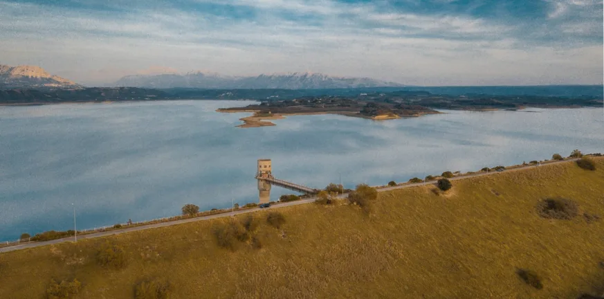 Αεροσκάφος Air Tractor ακινητοποιήθηκε στη λίμνη Πηνειού, ΦΩΤΟ, ΒΙΝΤΕΟ