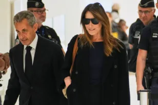 Γαλλία: Πέντε χρόνια φυλάκιση με αναστολή στον Σαρκοζί – Η υπόθεση με τον Καντάφι στοίχισε στον πρώην Πρόεδρο