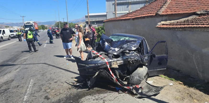 Λάρισα: Μητέρα και το παιδί της τραυματίστηκαν σε τροχαίο ατύχημα Λάρισα: Μητέρα και το παιδί της τραυματίστηκαν σε τροχαίο ατύχημα