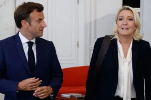 Politico: Η Μαρίν Λεπέν αψηφά τον αποκλεισμό – Σχέδιο επιστροφής στις κάλπες εν μέσω πολιτικής κρίσης στη Γαλλία