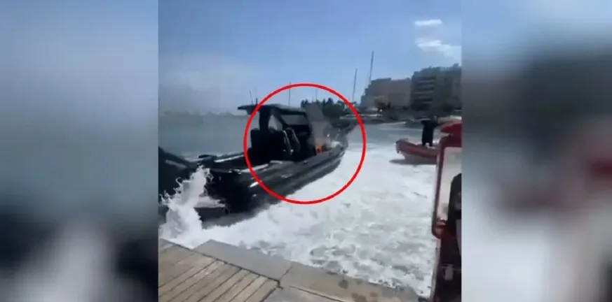 Συναγερμός στη Μαρίνα Ζέας: Ταχύπλοο τυλίχθηκε στις φλόγες – Επιβάτης βούτηξε στη θάλασσα για να σωθεί Συναγερμός στη Μαρίνα Ζέας: Ταχύπλοο τυλίχθηκε στις φλόγες – Επιβάτης βούτηξε στη θάλασσα για να σωθεί