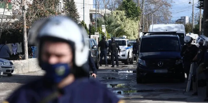 Ευρεία αστυνομική επιχείρηση στις Αχαρνές: Δέκα συλλήψεις, κατασχέσεις και αποξήλωση παράνομων συνδέσεων