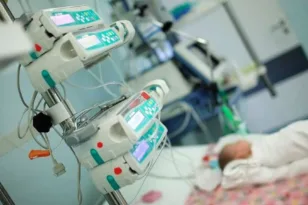 Πάτρα: Πολλοί γνώριζαν, αλλά κανείς δεν έδρασε: Συγκλονιστικές αποκαλύψεις για το 2,5 μηνών βρέφος και τα τρία αδέλφια του