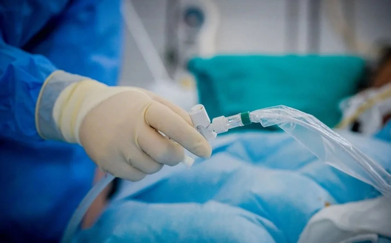 Πέθανε ο 22χρονος που προσπάθησε να καταπιεί ολόκληρο μπέργκερ: Έμεινε χωρίς οξυγόνο για πάνω από 2 λεπτά