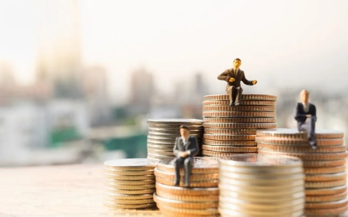 Μισθοί 2026: Τι αυξήσεις θα δουν στην τσέπη τους δημόσιοι και ιδιωτικοί υπάλληλοι