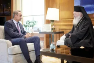 Συνάντηση Μητσοτάκη – Ιερώνυμου στο Μαξίμου: «Εξαιρετικό το επίπεδο συνεργασίας Πολιτείας και Εκκλησίας»