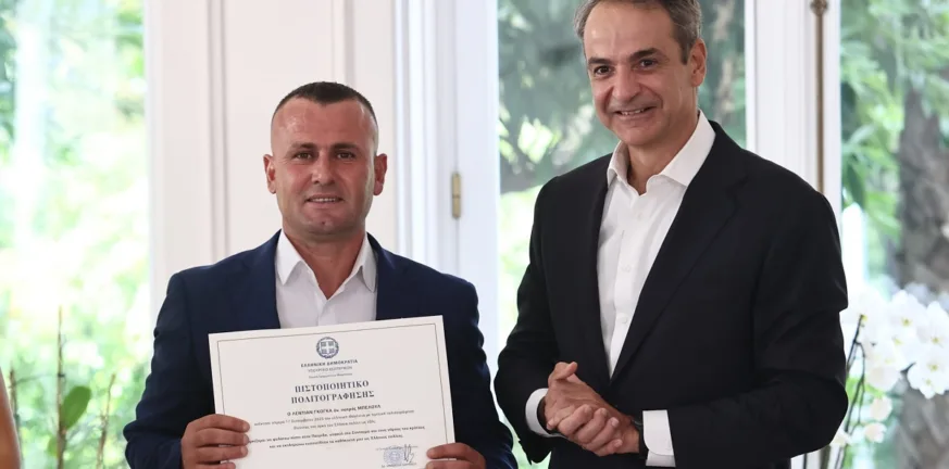 Ο ήρωας του Αράχθου έγινε Έλληνας πολίτης – Η τιμή του Μητσοτάκη στον Γκόγκα Λεβιάν