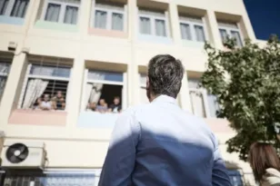 Μητσοτάκης στο Περιστέρι: «Τα Ωνάσεια σχολεία εργαστήρια καινοτομίας για τη δημόσια παιδεία»