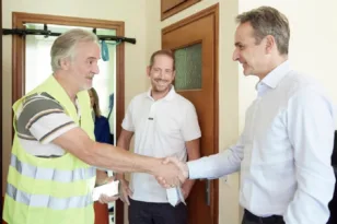 Μητσοτάκης στο σπίτι του Γιάννη: Το πρόγραμμα που έβαλε τέλος στην ταλαιπωρία των ασθενών