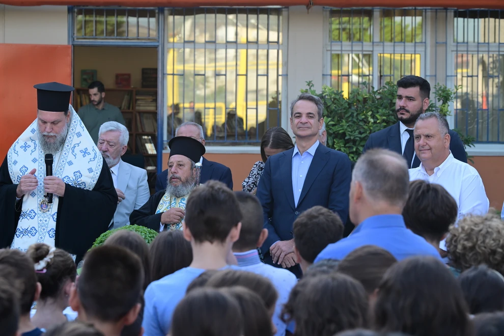 Ο Κυριάκος Μητσοτάκης στον αγιασμό του 8ου Δημοτικού Νέας Φιλαδέλφειας ΦΩΤΟ